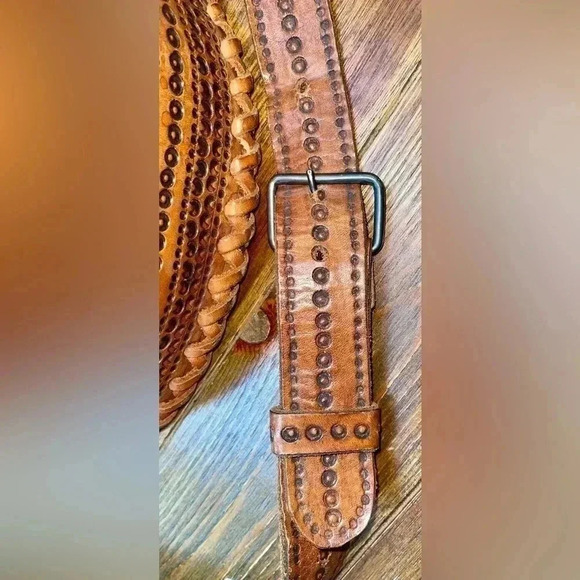 Vintage | Round Crossbody Bag | Handcrafted, Hand Tooled Leather - Picture 9 of 9